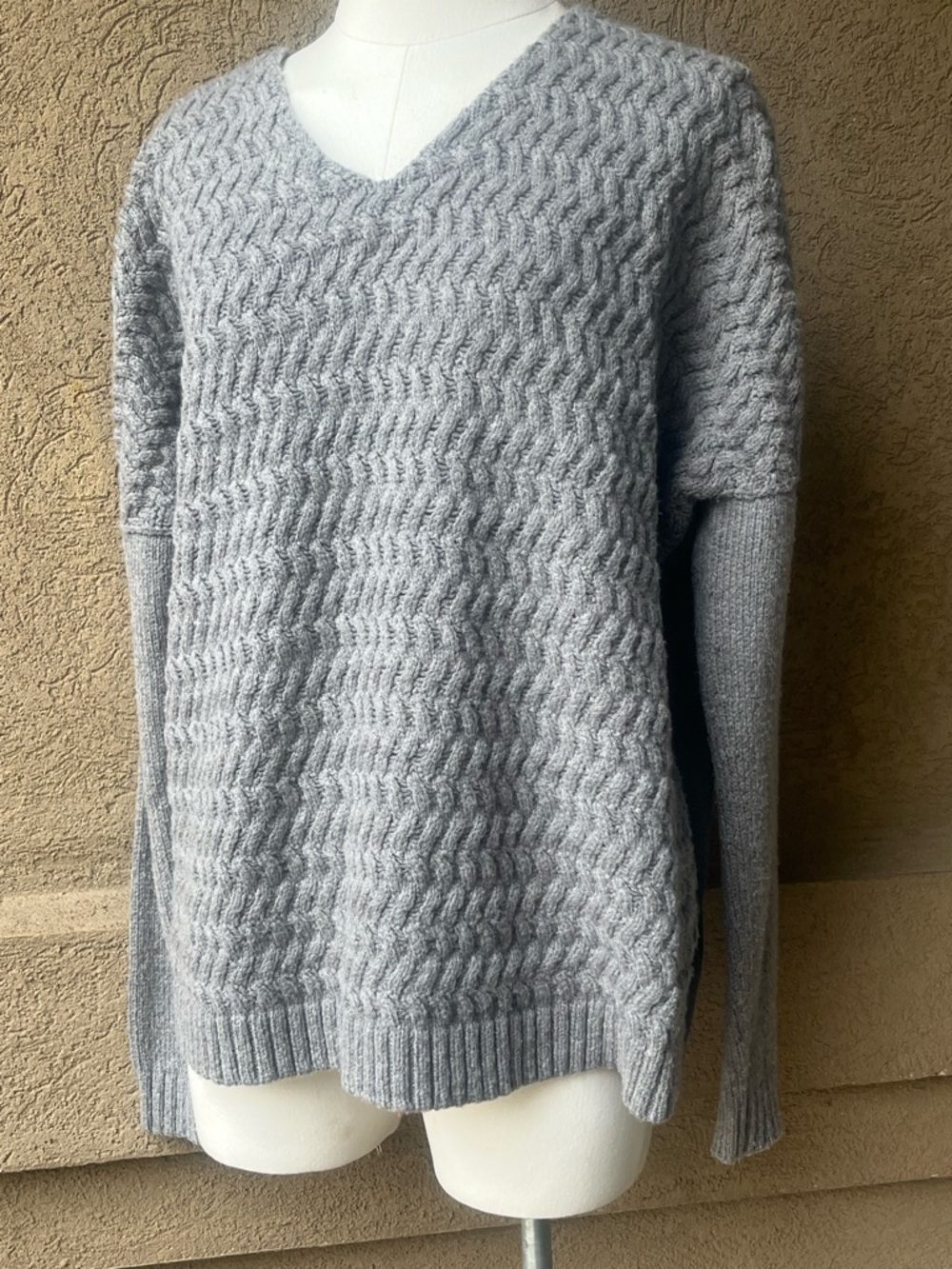 Lafayette 148 New York Light Gray V-Neck Cable Knit Sweater - Picture 2 of 7